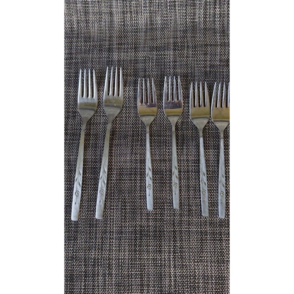 Set Of 4Salad/dessert Forks With 2 Dinner Forks Oneidacraft